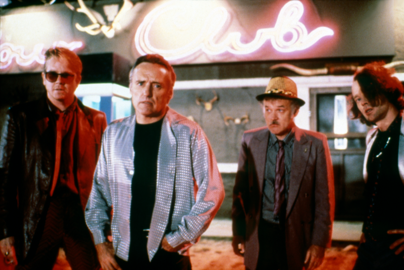Dourif (far right) on the set of Blue Velvet (Photo: De Laurentiis Entertainment Group/Sunset Boulevard/Corbis/Getty Images)